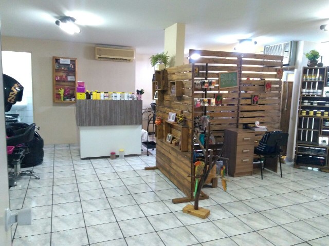 Foto 1 - Excelente loja  /  sala na glória
